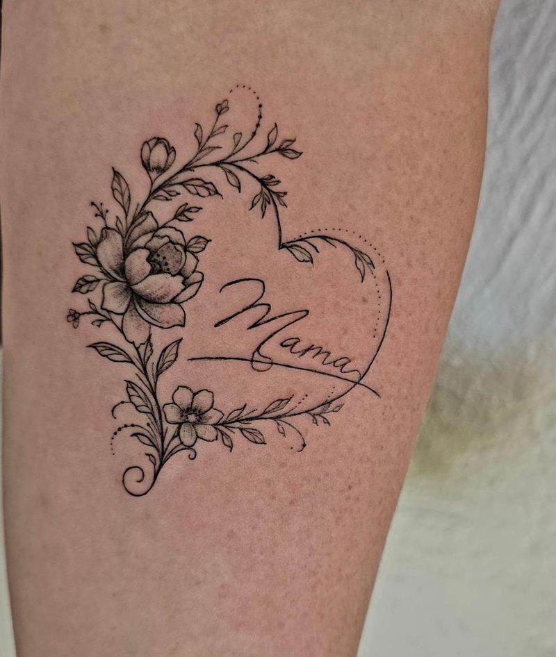 Fineline-Herz mit Blumen und Schriftzug Mama, Unterarm