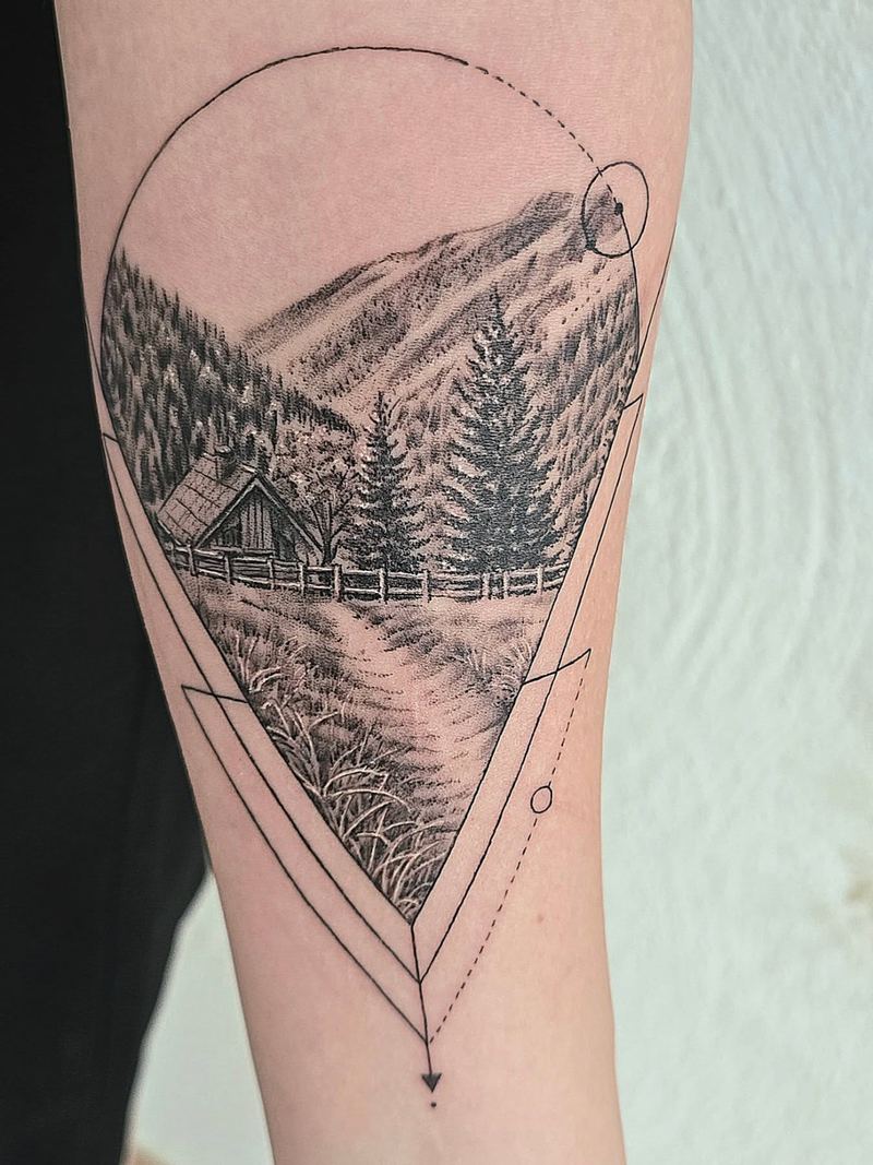 Berglandschaft mit Hütte und Tannen in geometrischem Rahmen, Black & Grey, Unterarm